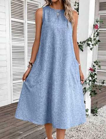 Bir model, Polo Bonetta toptan giyim markasının  Cep Detaylı Keten Kumaş Elbise
 toptan Elbise ürününü sergiliyor.
