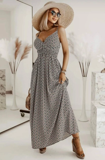 Ein Bekleidungsmodell aus dem Großhandel trägt  Trägerloses Kleid Aus Kreppstoff Mit Zweireihigem Kragen
, türkischer Großhandel Kleid von Polo Bonetta
