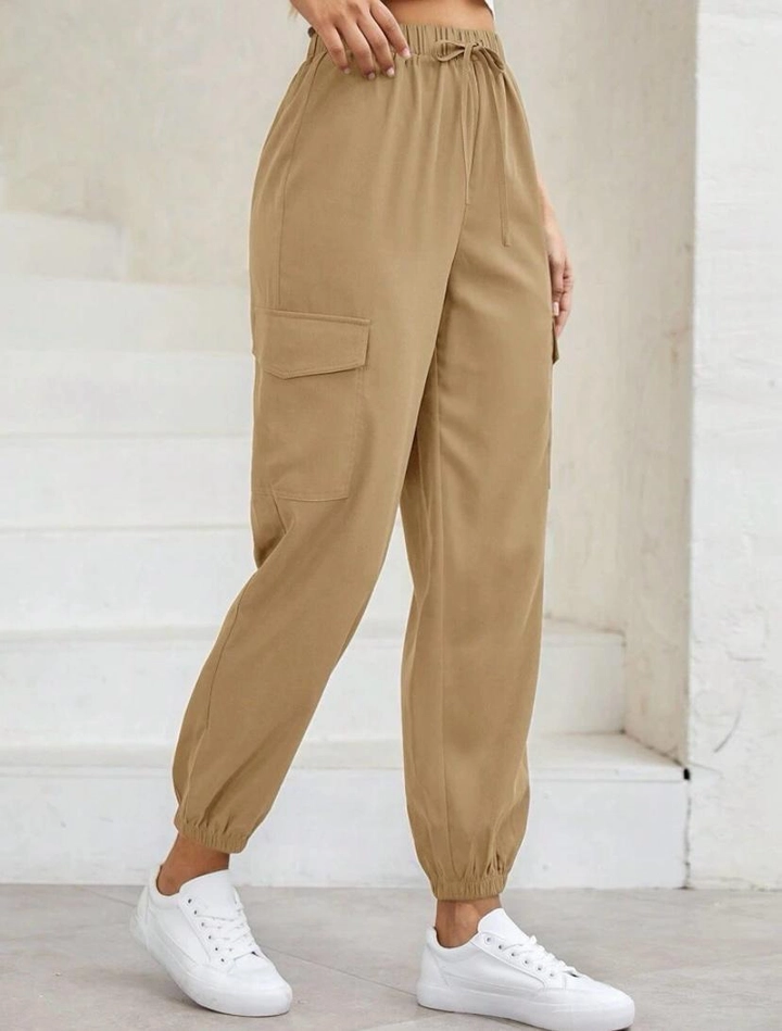 A wholesale clothing model wears pbo11005-cargo-pocket-two-thread-bottom-tracksuit-beige, Turkish wholesale Sweatpants of Polo Bonetta