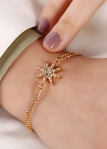 A wholesale clothing model wears  Starfish Bracelet
, Turkish wholesale Bracelet of Playmax