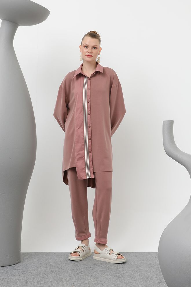 Puane Kostuum Met Versierd Lint Voor Dames Met Gedetailleerde Details Dusty Rose Groothandel Kleding Bescheiden