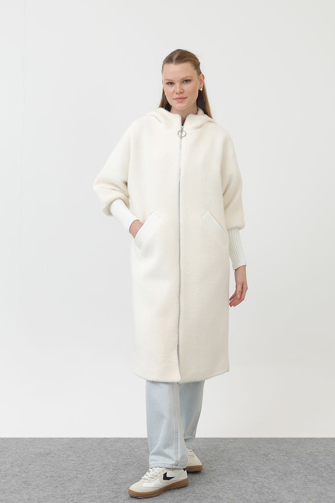 Puane Бяло Пухено Палто С Качулка И Уголемена Кройка Дрехи на едро Небрежен