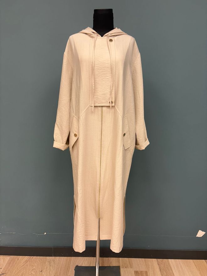 Puane Бежово Палто С Качулка Няколко Размера Дълъг Ръкав С Цип И Джоб С Капак Дрехи на едро Скромна мода