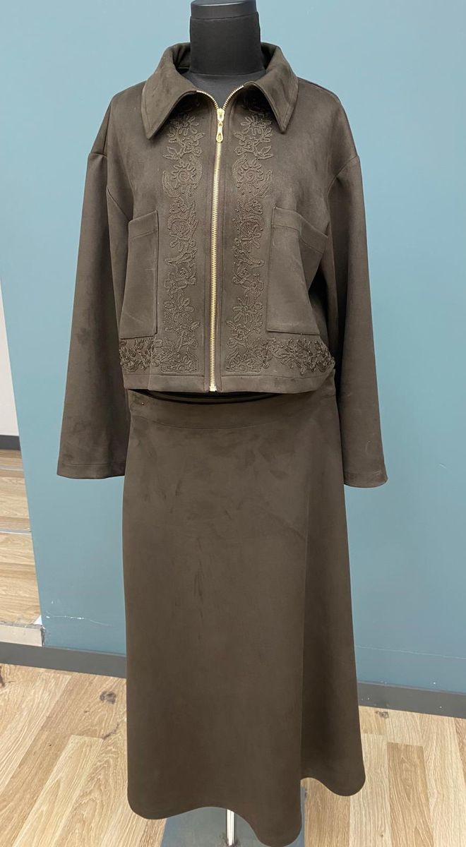 Puane Tuta Marrone Con Collo A Scialle E Cerniera Abbigliamento all'ingrosso Modesto
