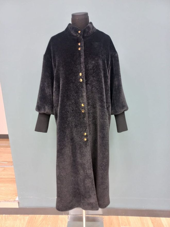 Puane Abrigo De Pelo Negro Oversize Con Cuello Banda Ropa al por mayor Modesto