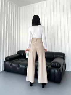 Un model de îmbrăcăminte angro poartă qes10004-mink-leather-trousers, turcesc angro Pantaloni de Qesto Fashion