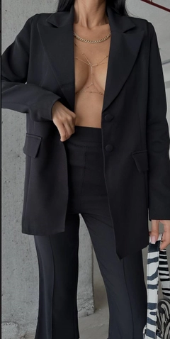 A wholesale clothing model wears qes10022-suit-black, Turkish wholesale Suit of Qesto Fashion