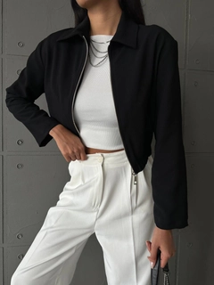 A wholesale clothing model wears qes10035-bomber-jacket-black, Turkish wholesale Jacket of Qesto Fashion