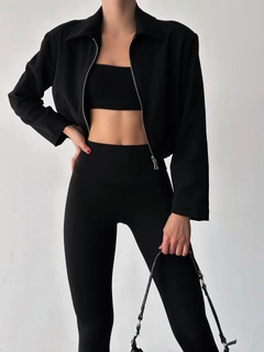 A wholesale clothing model wears qes10035-bomber-jacket-black, Turkish wholesale Jacket of Qesto Fashion