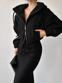 A wholesale clothing model wears qes10045-stamp-set-black, Turkish wholesale Suit of Qesto Fashion