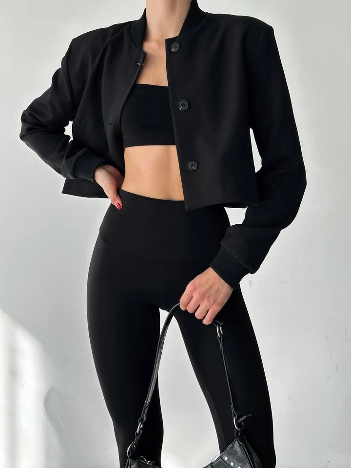 A wholesale clothing model wears qes10042-atlas-jacket-black, Turkish wholesale Jacket of Qesto Fashion