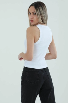 A wholesale clothing model wears QUS10186 - Camisole Singlet - Ecru, Turkish wholesale Undershirt of Qustyle