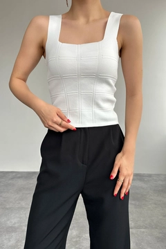 A wholesale clothing model wears QUS11401 - Suspended Tank Top - White, Turkish wholesale Undershirt of Qustyle