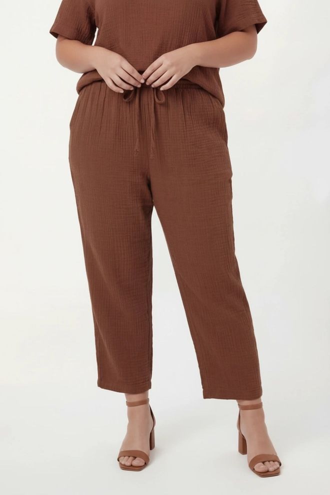 RMG Браон Неформалне Панталоне Плус Сизе Суже И Кратке Велепродаја одеће Плус Сизе