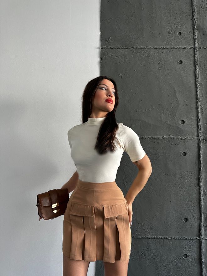 Radica Fashion Beige Geplooide Mini atlasrok Met Zakken Groothandel Kleding Casual
