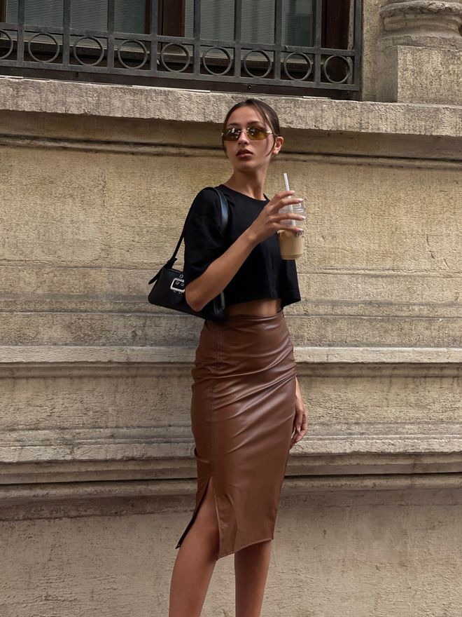 Radica Fashion Bruine Leren Kokerrok Met Split Aan De Voorkant Groothandel Kleding Elegant