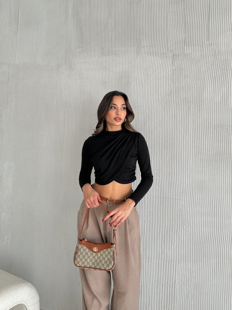 Großhandel mit Damenbekleidungsprodukten von Radica Fashion.