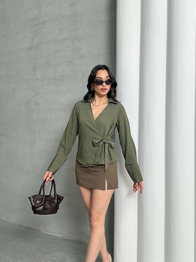 Radica Fashion Groene Casual Elegante Shirt Met V hals En Stropdas Sluiting Groothandel Kleding Casual