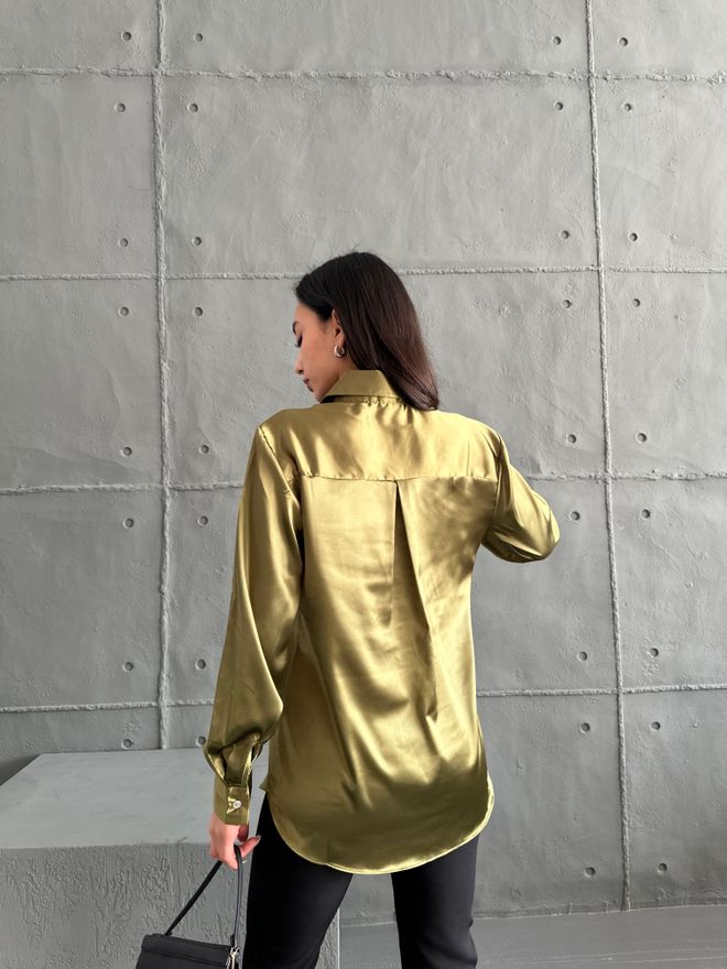 Radica Fashion قميص كاكي ساتان كبير الحجم ملابس بالجملة ربيع