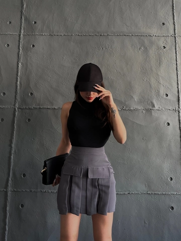 A wholesale clothing model wears  Gray Atlas Skirt With Pleats And Pockets
, Turkish wholesale Skirt of Radica Fashion