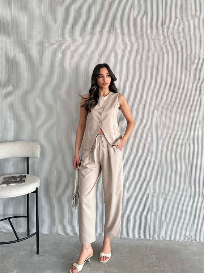 Radica Fashion Auksinės Spalvos Liemenės Plisuotų Kelnių Komplektas Sagomis Smėlio Spalvos Didmeninė prekyba drabužiais Išleistuvės