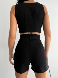 Una modelo de ropa al por mayor lleva 10046-black-linen-vest-and-shorts-set, Traje turco al por mayor de Radica Fashion
