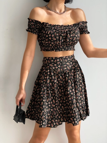 A wholesale clothing model wears  Black Crispy Floral Bustier Skirt Set
, Turkish wholesale Suit of Radica Fashion