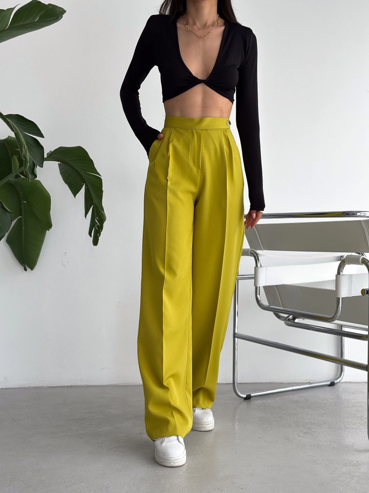 A wholesale clothing model wears raf10030-oil-green-belt-detailed-atlas-fabric-palazzo-trousers, Turkish wholesale Pants of Radica Fashion