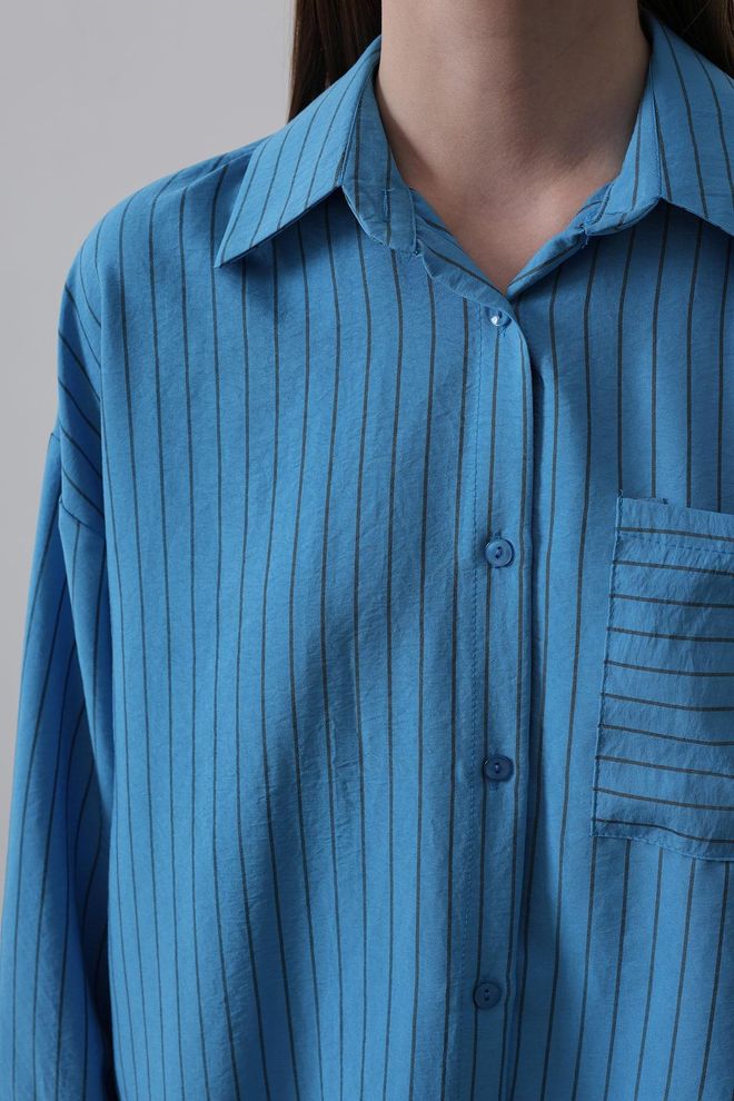 Reyon Gestreiftes Hemd Mit Einer Tasche Blau Großhandelskleidung Frühling