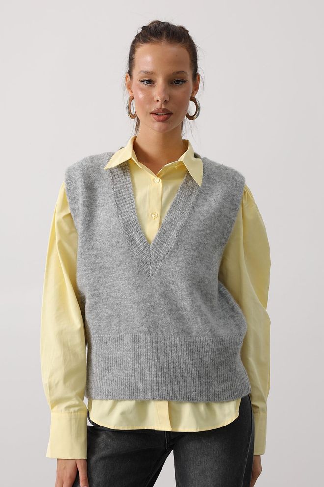 Reyon Grijze Casual V Hals Shirt Met Knopen Groothandel Kleding Bescheiden