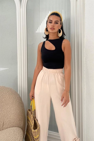 A wholesale clothing model wears  Cutout Front Knitted Crop - Black
, Turkish wholesale Crop Top of Reyon