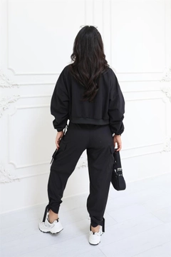 A wholesale clothing model wears rey11405-elastic-waist-gathered-sleeves-bomber-jacket-black, Turkish wholesale Jacket of Reyon