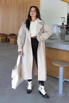 A wholesale clothing model wears rey11409-long-trench-coat-with-belt-buckle-stone, Turkish wholesale Trenchcoat of Reyon