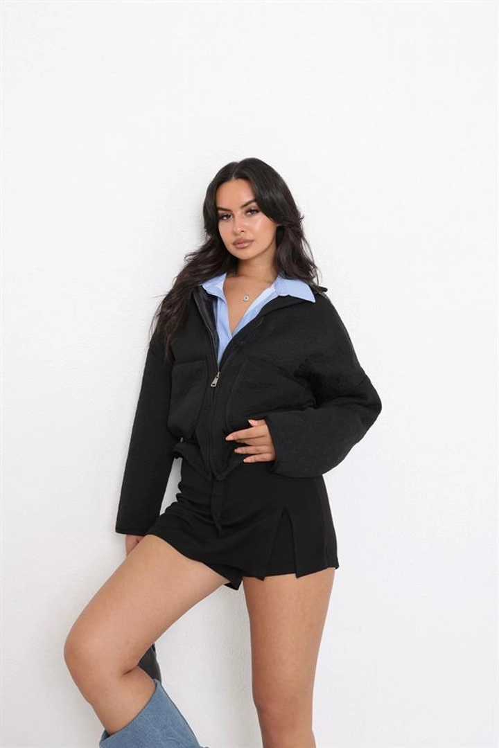 A wholesale clothing model wears rey11505-quilted-waist-drawstring-coat-black, Turkish wholesale Coat of Reyon