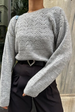 A wholesale clothing model wears rey11514-crew-neck-knitwear-spiral-sweater-gray, Turkish wholesale Sweater of Reyon