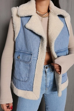 A wholesale clothing model wears rey11603-pocket-detailed-furry-vest-blue-blue, Turkish wholesale Vest of Reyon