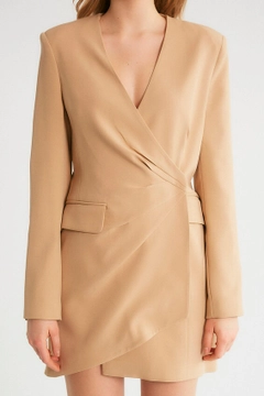 Ein Bekleidungsmodell aus dem Großhandel trägt 5927 - Camel Jacket, türkischer Großhandel Jacke von Robin