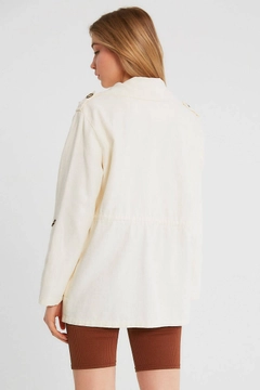 Un model de îmbrăcăminte angro poartă 9747 - Jean Coat - Cream, turcesc angro Palton de Robin