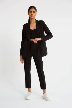 Ein Bekleidungsmodell aus dem Großhandel trägt 9753 - Jacket - Black, türkischer Großhandel Jacke von Robin