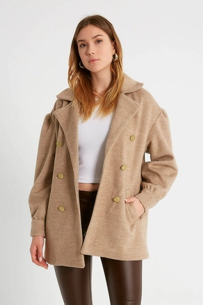A model wears 1848 - Beige Coat, wholesale undefined of Robin to display at Lonca