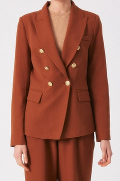 Una modella di abbigliamento all'ingrosso indossa 3274 - Brown Jacket, vendita all'ingrosso turca di Giacca di Robin