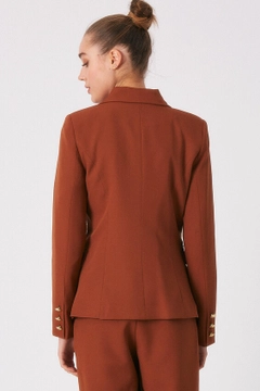 Ένα μοντέλο χονδρικής πώλησης ρούχων φοράει 3274 - Brown Jacket, τούρκικο Μπουφάν χονδρικής πώλησης από Robin