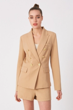 Una modella di abbigliamento all'ingrosso indossa 3272 - Light Camel Jacket, vendita all'ingrosso turca di Giacca di Robin