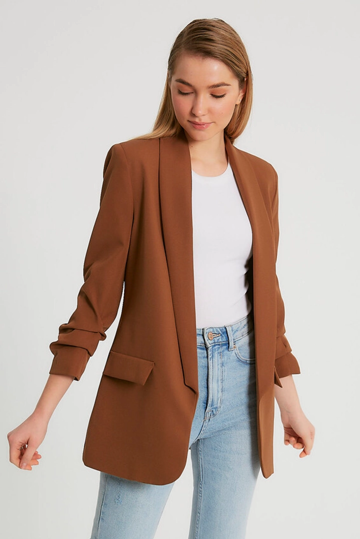 Ένα μοντέλο χονδρικής πώλησης ρούχων φοράει 3328 - Brown Jacket, τούρκικο Μπουφάν χονδρικής πώλησης από Robin