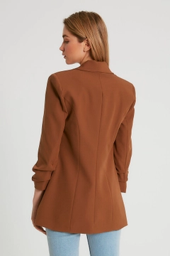 Модель оптовой продажи одежды носит 3328 - Brown Jacket, турецкий оптовый товар Куртка от Robin.