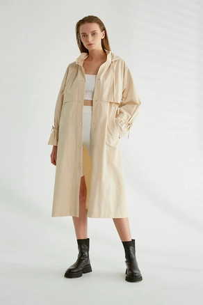 A model wears 3360 - Stone Trenchcoat, wholesale undefined of Robin to display at Lonca