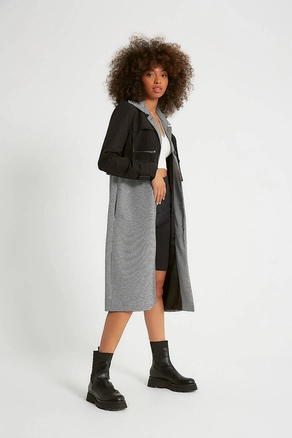 A model wears 3361 - Black Trenchcoat, wholesale undefined of Robin to display at Lonca