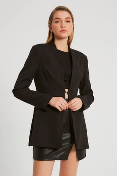 Ένα μοντέλο χονδρικής πώλησης ρούχων φοράει 3422 - Black Jacket, τούρκικο Μπουφάν χονδρικής πώλησης από Robin