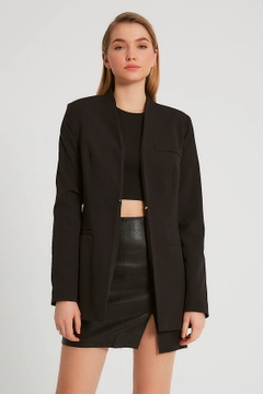Een kledingmodel uit de groothandel draagt 3422 - Black Jacket, Turkse groothandel Jasje van Robin