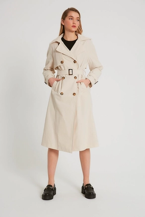 A model wears 3434 - Stone Trenchcoat, wholesale Trenchcoat of Robin to display at Lonca